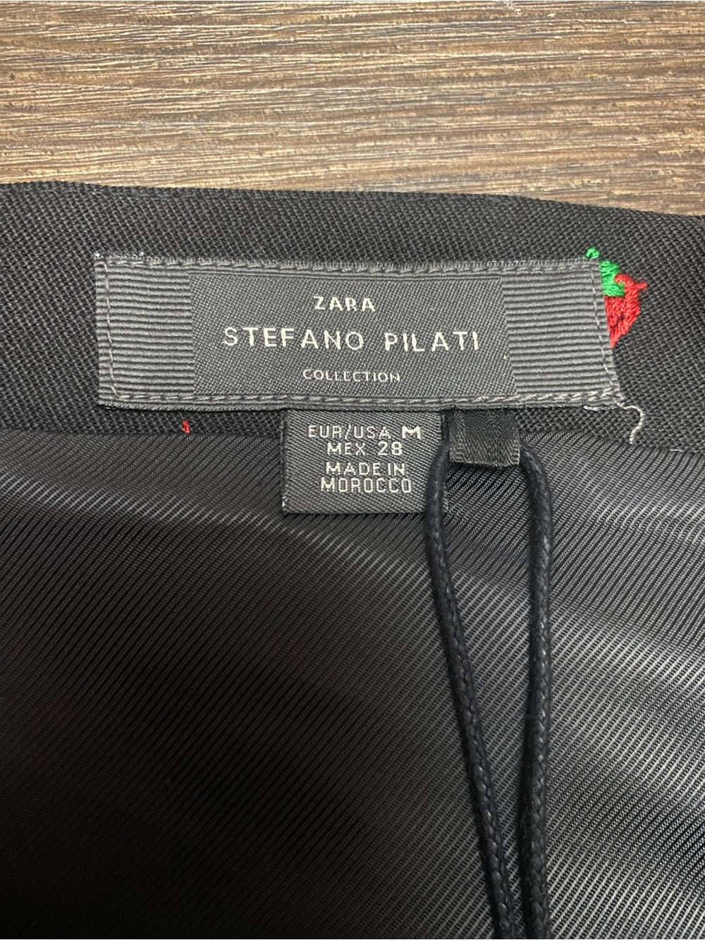 Zara x Stephano Pilati Women NWT Black Mini Skirt Size M Black Red  Strawberries - Picture 5 of 8